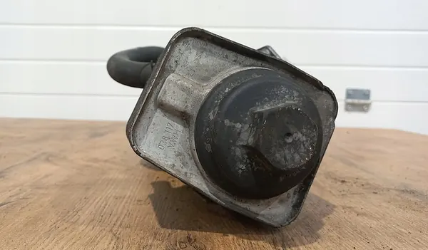 Ölfilterbasis mit Kühler - VW Passat B6 2.0 TDI - 038117 image 4