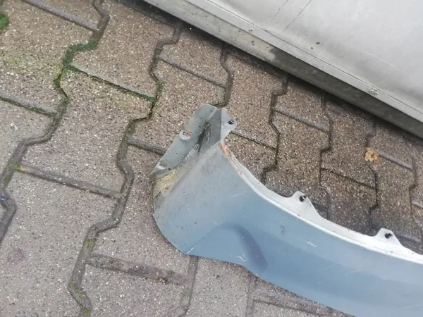 Ford OE 1702314 Paraurti Sinistro image 5