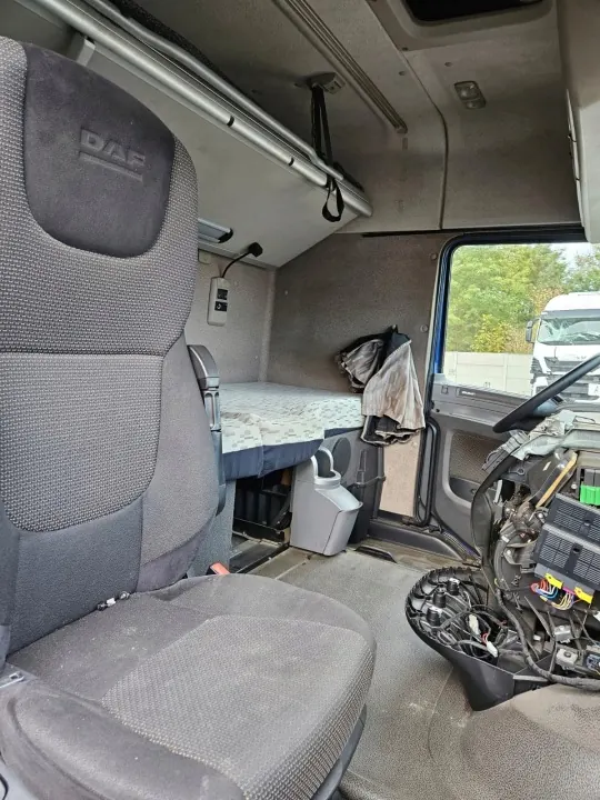 Cabina DAF XF 106 - Pieza OEM XF 106 usada image 4