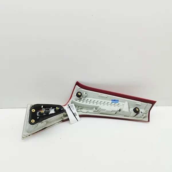 Volvo V70 2010 Luz trasera derecha del maletero image 4