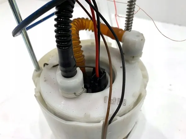 Bomba de combustível KIA SPORTAGE III 2.0 260CV OEM 31110-2Y110 image 4