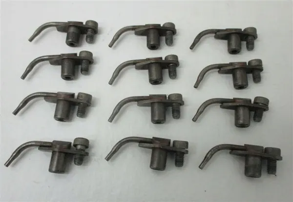Buse d'huile de piston OEM Audi Q7 4L 6.0 TDI V12 d'occasion image 2