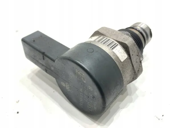 Régulateur Pression Carburant OEM 0281006003 VW Golf VI image 3