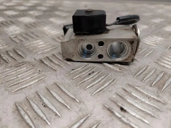 Tesla A/C Expansionsventil OEM 600736200C - Begagnad image 4