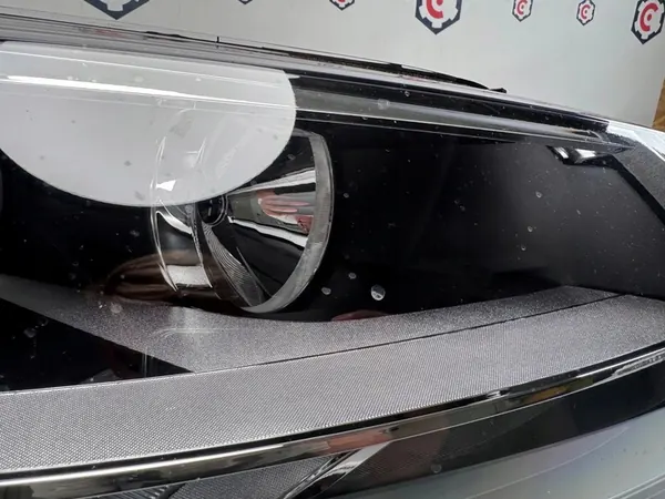 Lâmpada de farol direito Volkswagen Jetta VI image 2