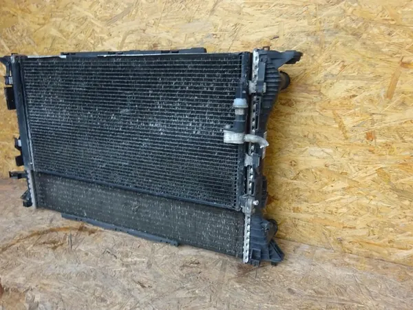 Radiador de refrigeración AUDI A4 B8 A5 8T 8K0260401H image 3