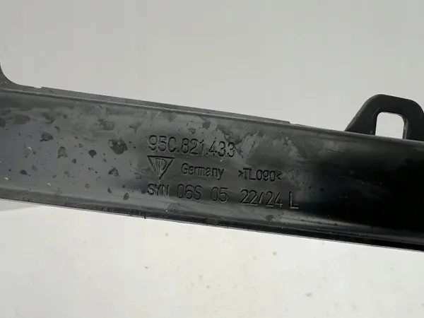 OEM 95C821433 Front linker Kotflügelhalter Porsche Macan II image 6