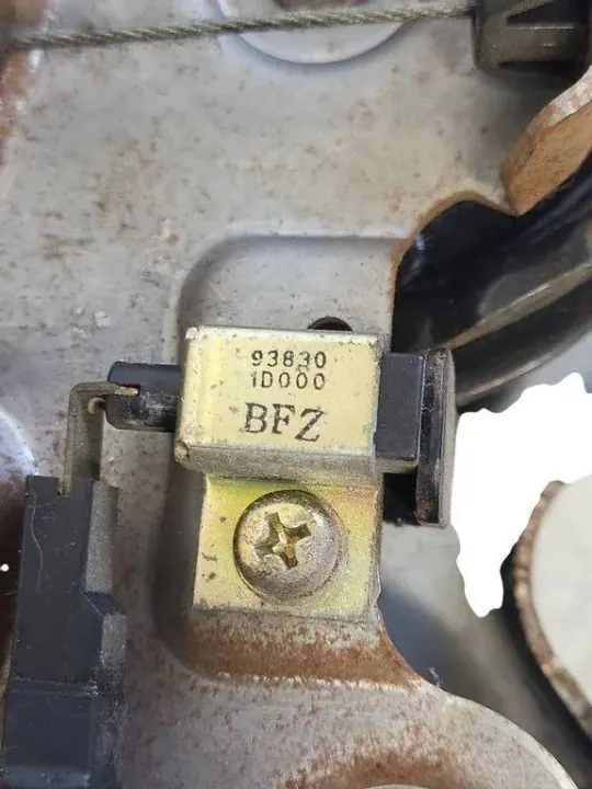 Käsinjarrun vipu OEM 938301D000 KIA Carens II:lle image 3