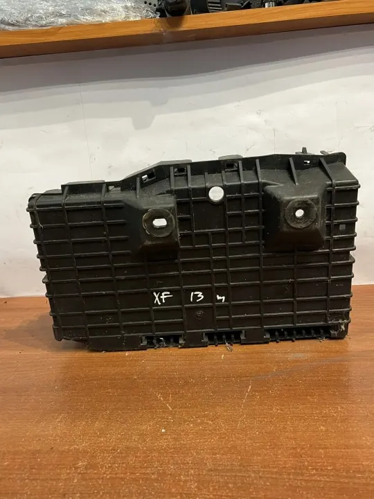 Jaguar batterifäste OEM D1585 - Begagnat skick image 4