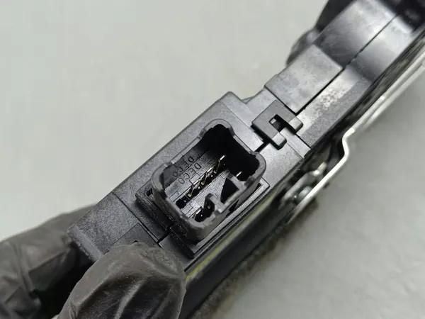 Motor de asiento Kia OE OEM 22800MQ640 - Usado image 3