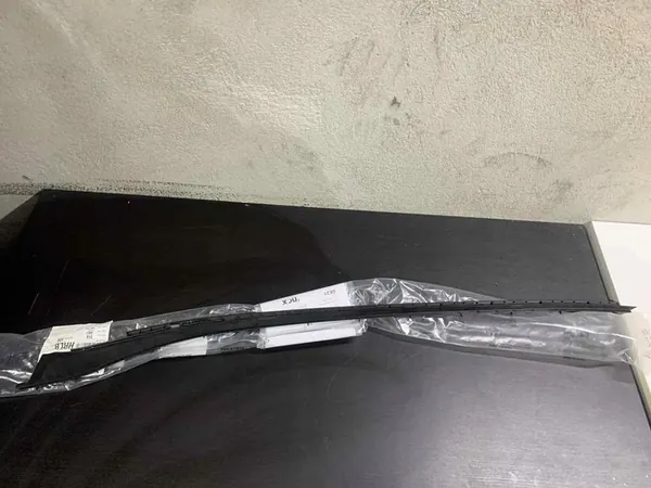 Ford OE Etuikkunan lista 1689676 image 3