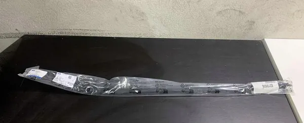 Ford OE Etuikkunan lista 1689676 image 4