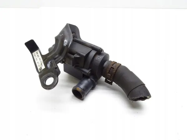 OEM 5Q0965561B Extra vattenpump - Begagnad image 2