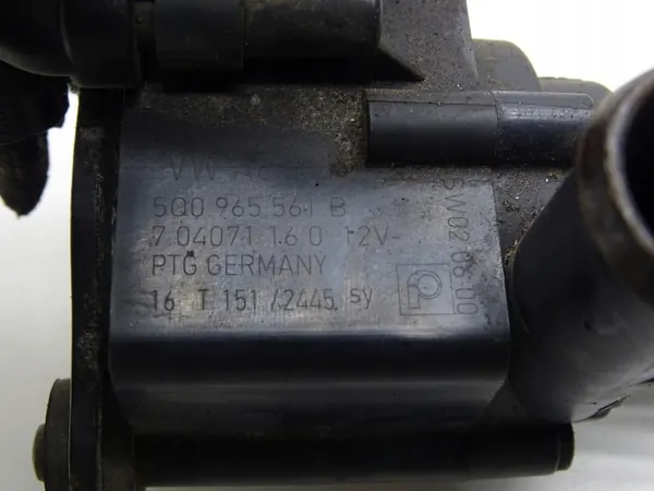 OEM 5Q0965561B Extra vattenpump - Begagnad image 6