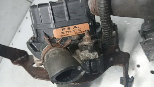 Pompe à air secondaire OEM 9639450180 pour Citroen Xsara Picasso image 5