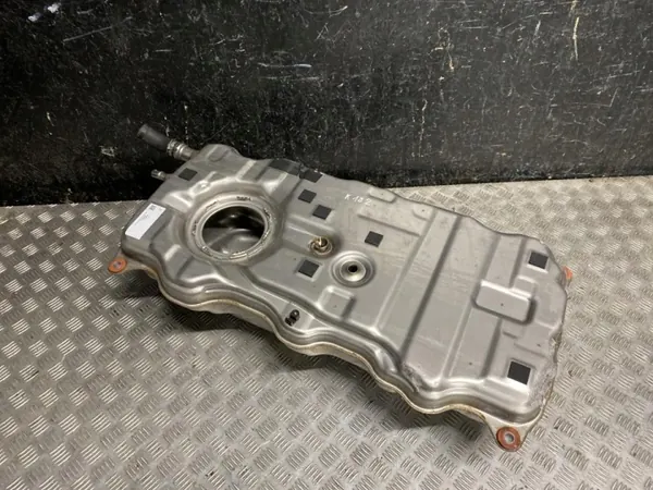 BMW 3 G20 330e polttoainesäiliö OEM 9488653 image 2