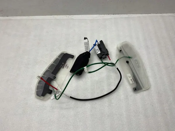 Porsche Macan framstol höger motor OEM 7P5881643A image 2