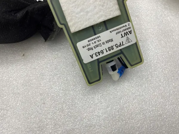 Porsche Macan framstol höger motor OEM 7P5881643A image 4