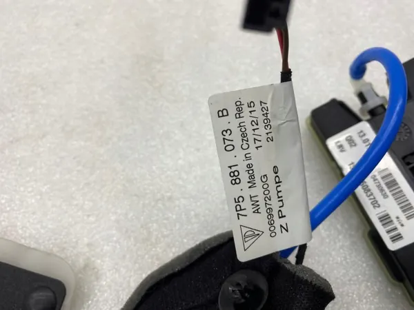 Porsche Macan framstol höger motor OEM 7P5881643A image 5