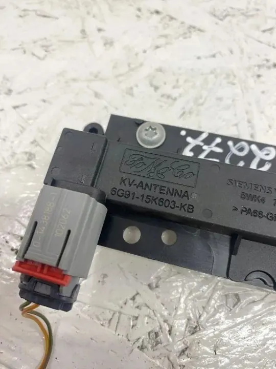 Jaguar XF Antennivahvistin OEM 6G9115K603 image 3