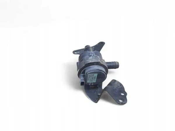 Lincoln Nautilus vesipumppu OEM K2G318D473CC image 4