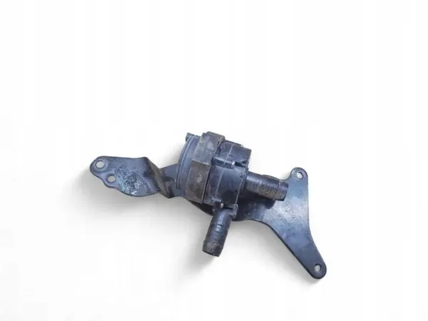 Lincoln Nautilus vesipumppu OEM K2G318D473CC image 7