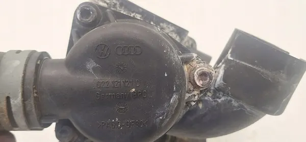 Carcasa de Termostato Porsche Cayenne 3.2 022121121D image 3