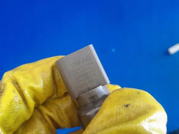 Öljynpaineanturi Audi A4 S4 A5 S5 Q5 3.0 TFSI image 2