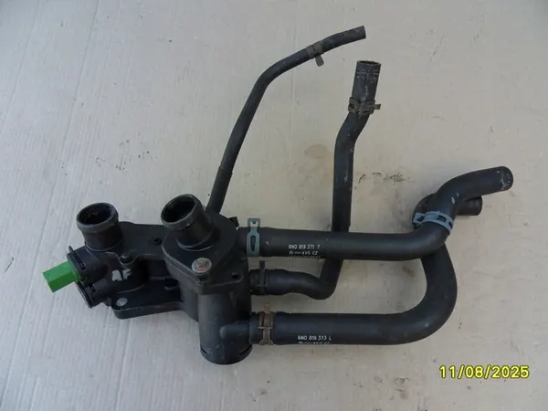 Carcasa de termostato Volkswagen OE 032121111BB image 2