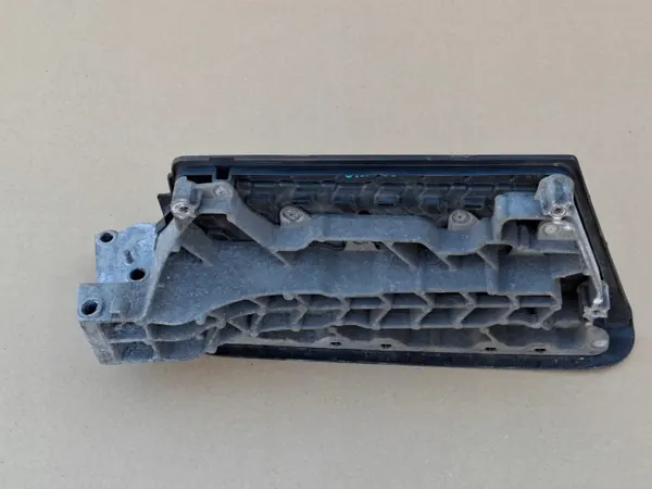 Volvo FH5 oikea ala-askelukiinnike OEM 84326006 image 5