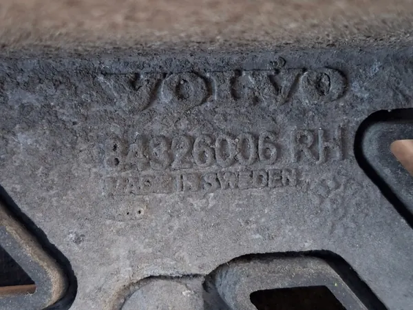 Volvo FH5 oikea ala-askelukiinnike OEM 84326006 image 7