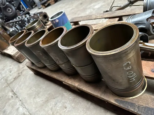 Manga de Cilindro Iveco Stralis Trakker Cursor 13 480 Euro 3 image 1