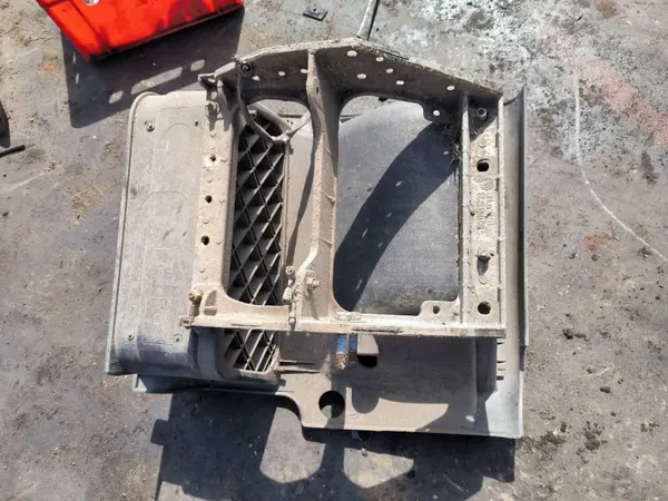 Marche Droite OEM PRAWY pour Volvo FE 300 - Occasion image 4