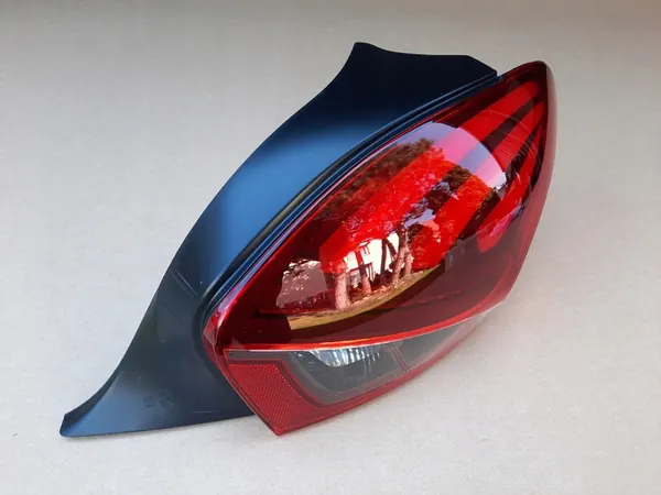 Lámpara Trasera Derecha Peugeot 208 Original OEM image 2