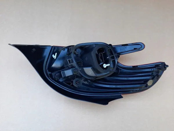 Lámpara Trasera Derecha Peugeot 208 Original OEM image 4
