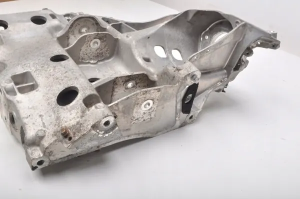 Aston Martin DB11 Kiinnitys OEM HY53-100A05-A image 7