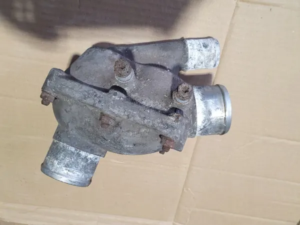 Scania Thermostatbehuizing OEM 131318 - Gebruikt image 2