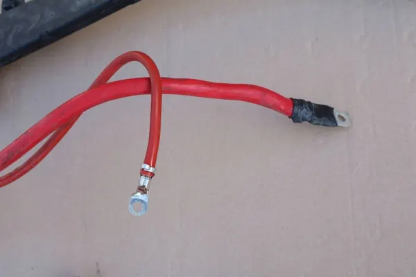 Volvo akkukaapeli OEM 31687003 - Plusnapa image 3
