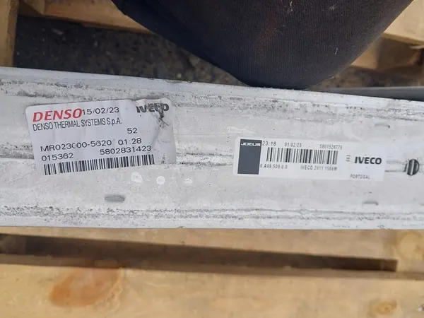 Iveco OE 5801526779 Raffreddatore d'aria image 2