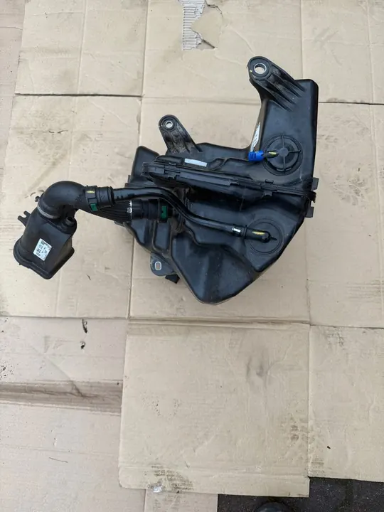 Réservoir AdBlue VW Caddy avec Entrée 2K5131877C image 1