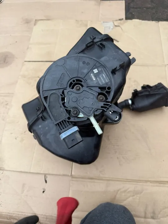 Réservoir AdBlue VW Caddy avec Entrée 2K5131877C image 3