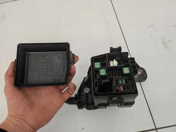 Caixa de fusíveis Toyota Land Cruiser 150 J15 image 8