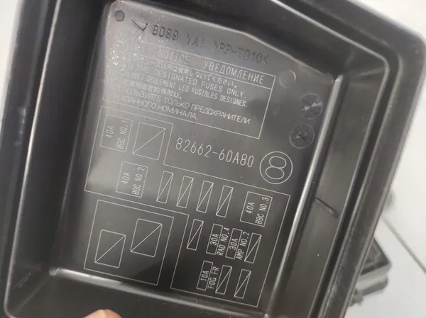 Caixa de fusíveis Toyota Land Cruiser 150 J15 image 9