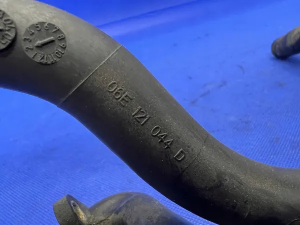 AUDI A6 C6 3.2 FSI Tubería de Agua 06E121044D image 5