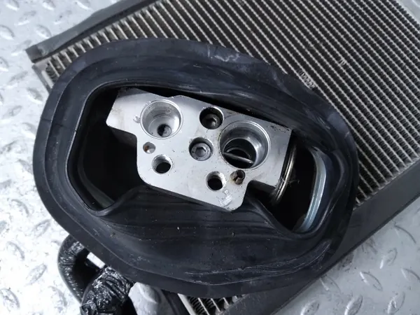 Noyau de Chauffage Audi A8 S8 D4 OEM 4H1898967 image 4