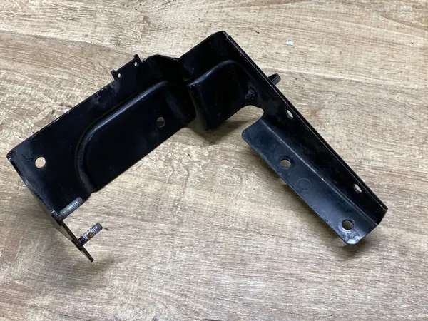 Soporte de radiador izquierdo OEM A2225041300 Mercedes Clase S image 3