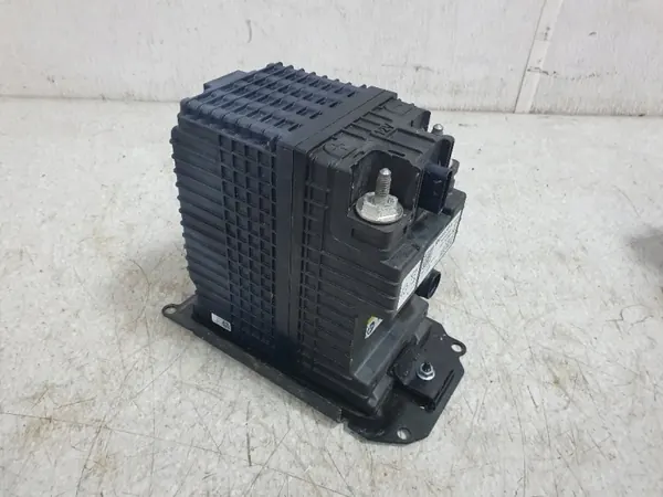 Audi OEM 8W0915101A Apuakku 11Ah Käytetty image 2