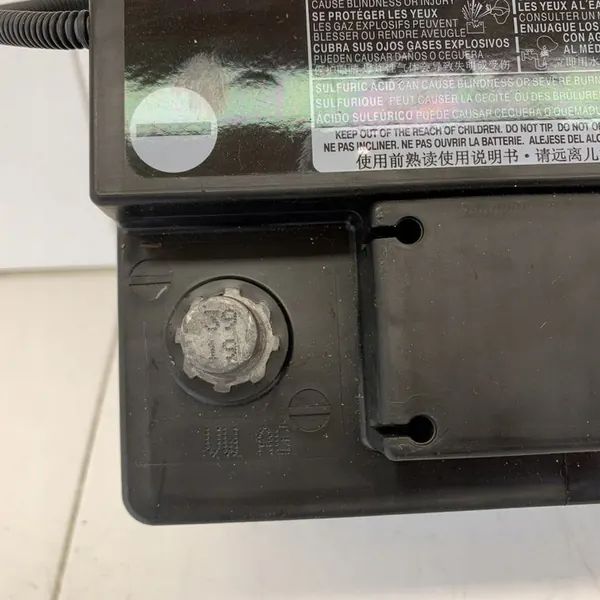 Audi A5 A4 2.0 TFSI Accu 93Ah OEM 8K0915105L image 3