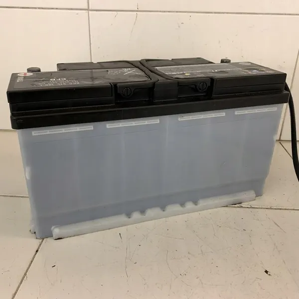 Audi A5 A4 2.0 TFSI Accu 93Ah OEM 8K0915105L image 7
