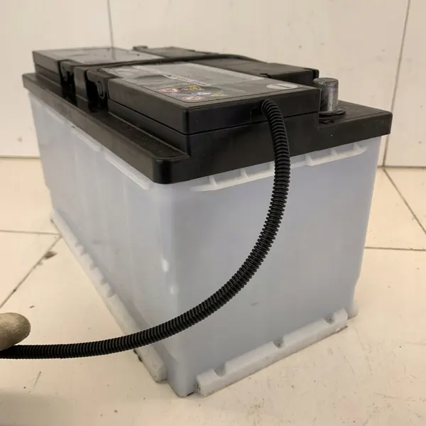 Audi A5 A4 2.0 TFSI Accu 93Ah OEM 8K0915105L image 8